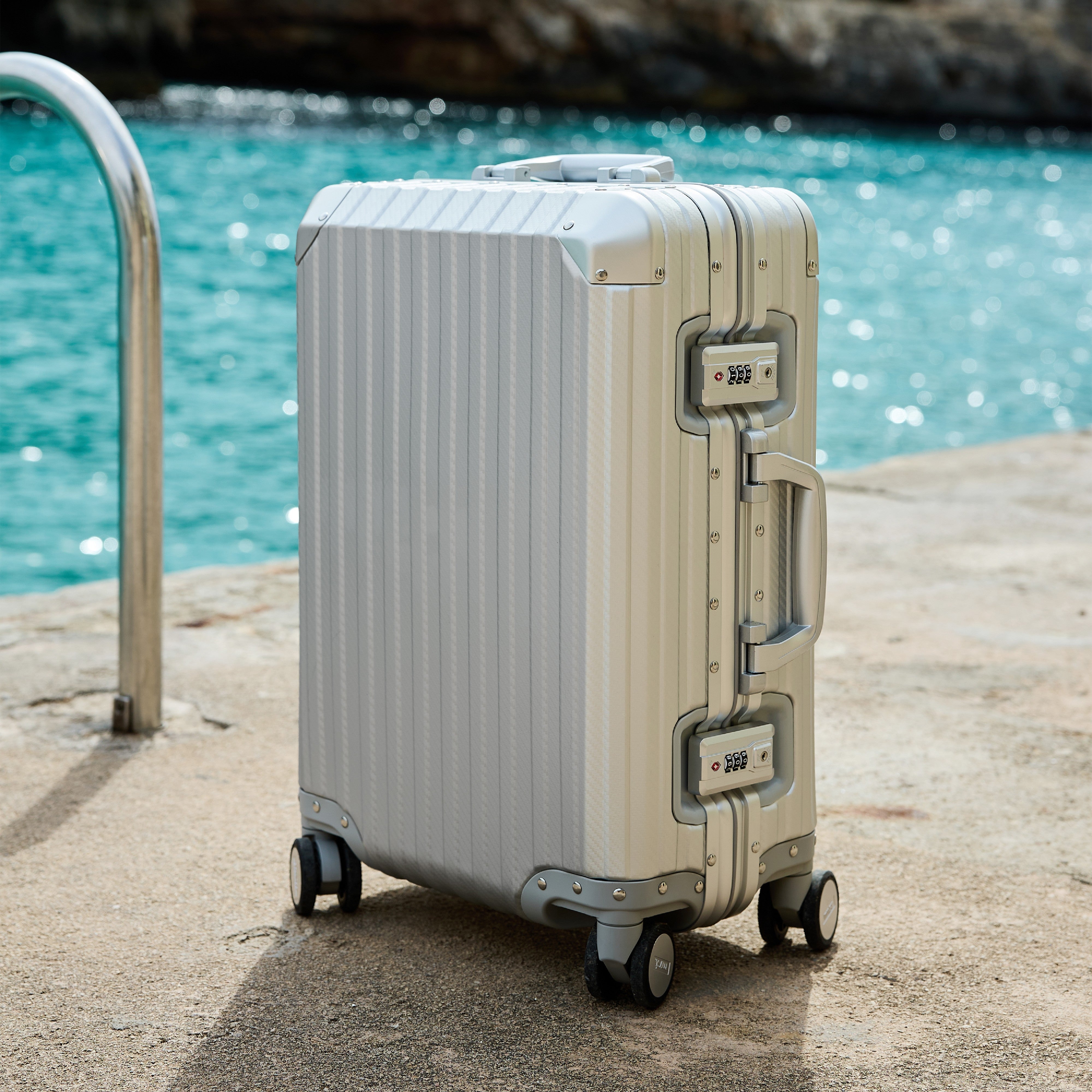 TREVA Aluminum Suitcase Silver