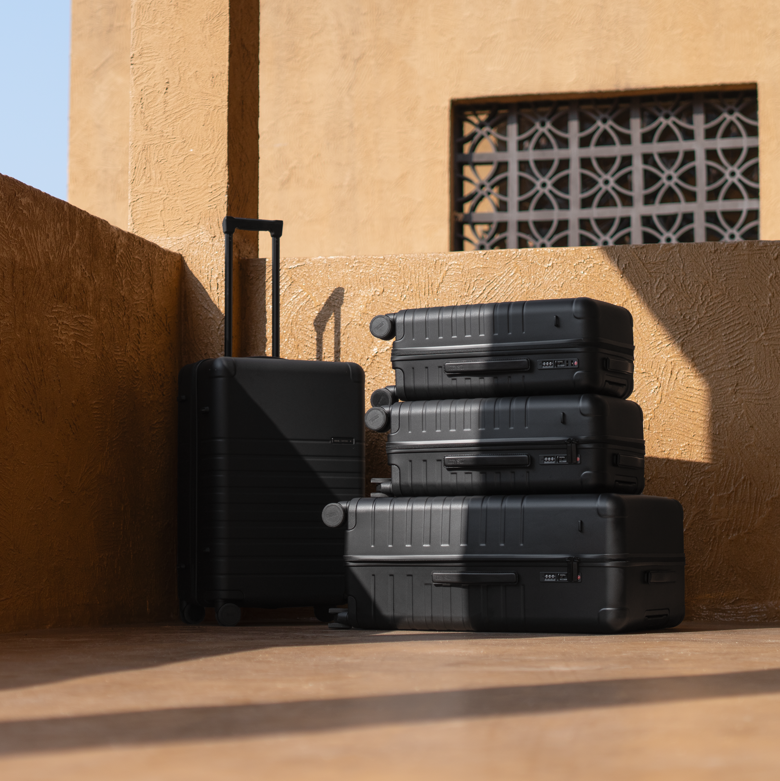 Essential Collection Suitcase Matte Black Trendportss